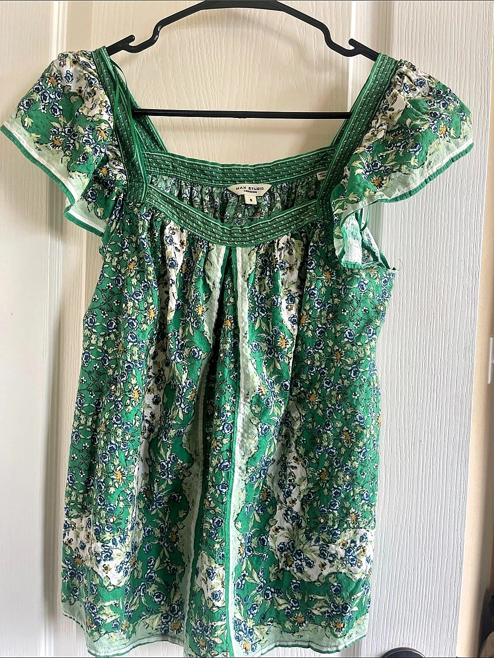 Max Studio Floral Blouse in Green & White Size Small Like New